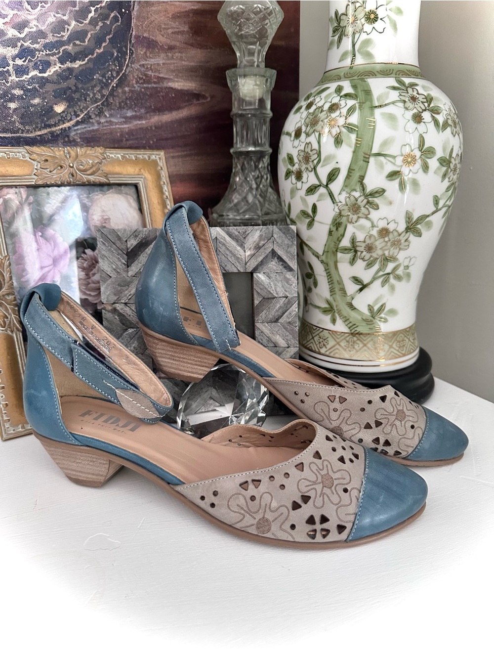 Fidji Blue Gray Laser Cut Floral Leather Block Heel Sandals Sz 39 1/2